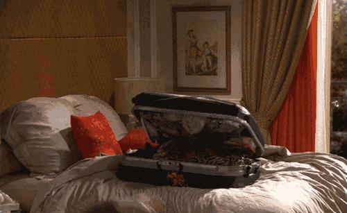 行李箱被机场弄掉了怎么赔,如何防止行李箱被摔坏