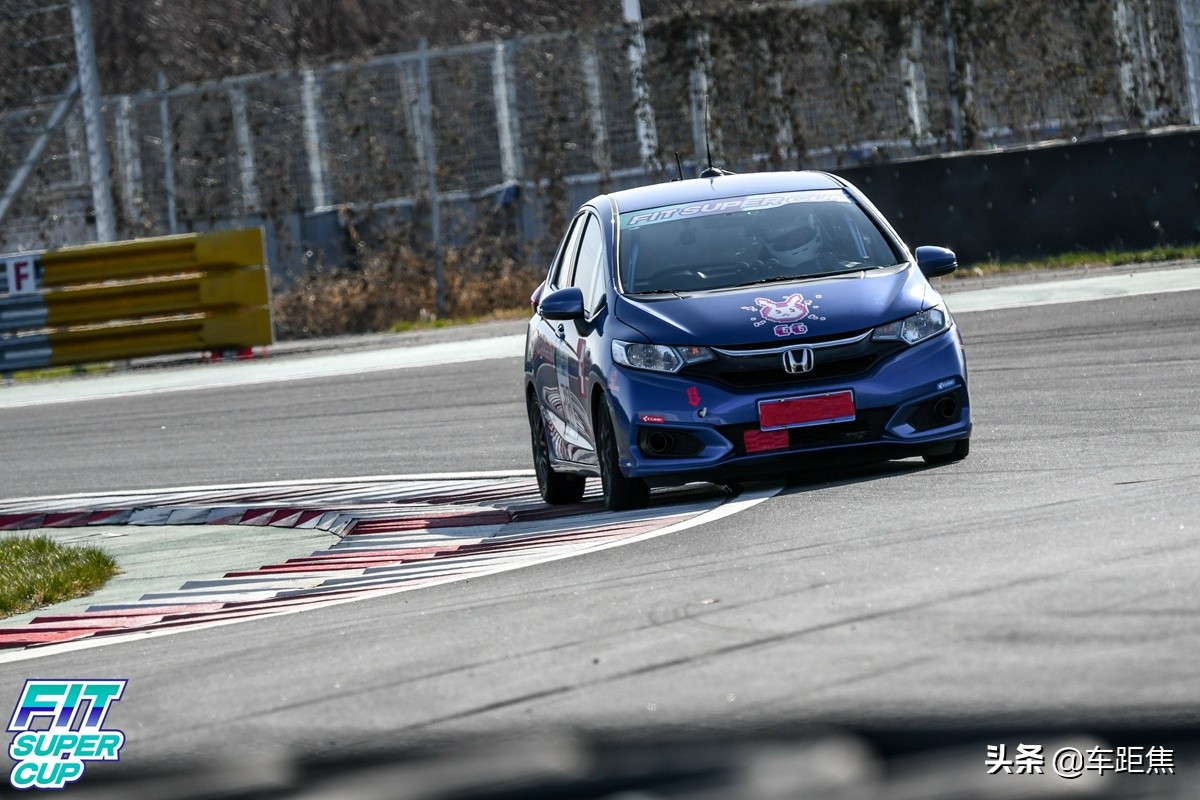 工薪族自费玩赛车靠不靠谱?飞度杯比赛轻体验