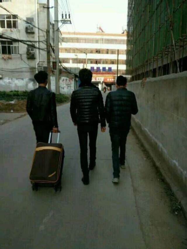 求帮忙p图搞笑,求ps大神帮忙p图搞笑