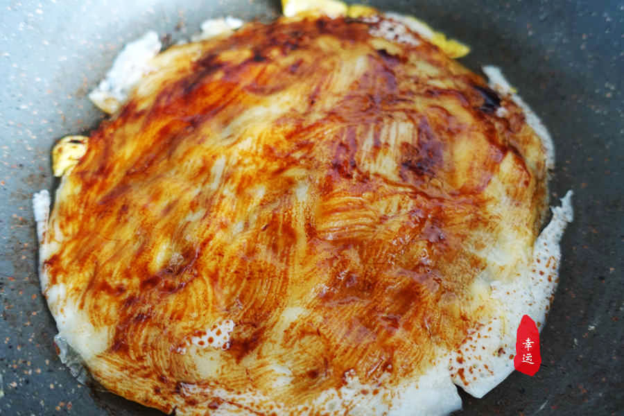 家庭简易版煎饼果子很美味呦,煎饼的做法家庭版薄脆