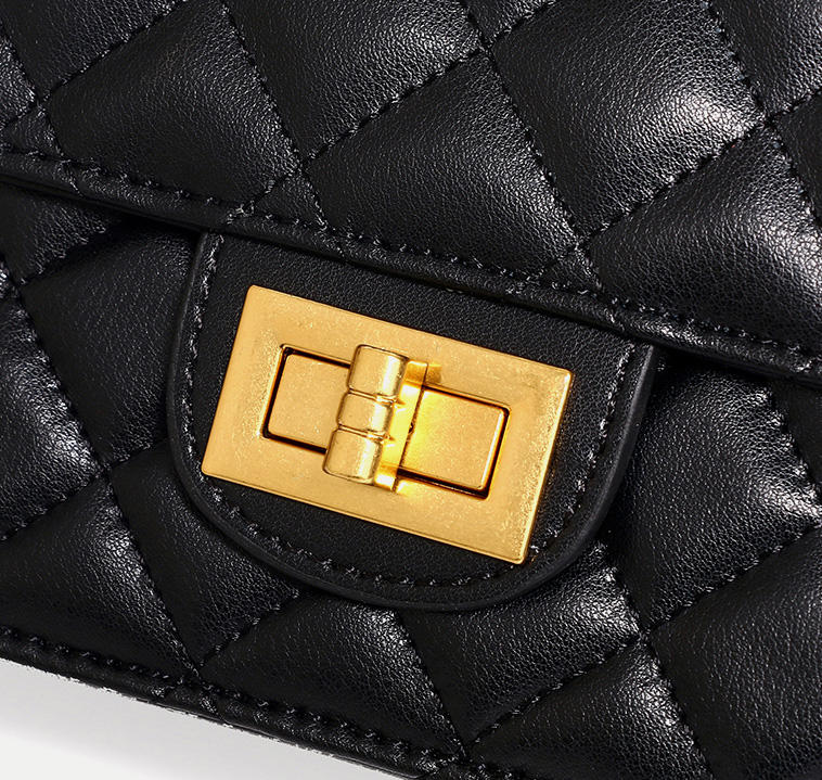 颜值和性能都挺全面的车,气质优雅菱格包