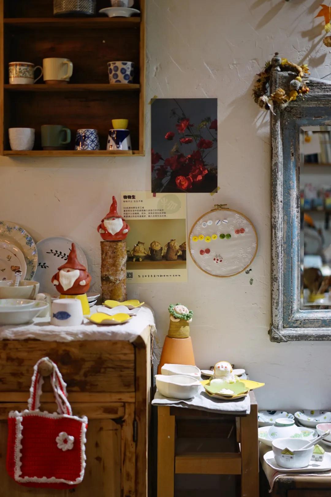 成都两个小姑娘开的老房子花艺杂货铺，外地游客不远千里专程打卡