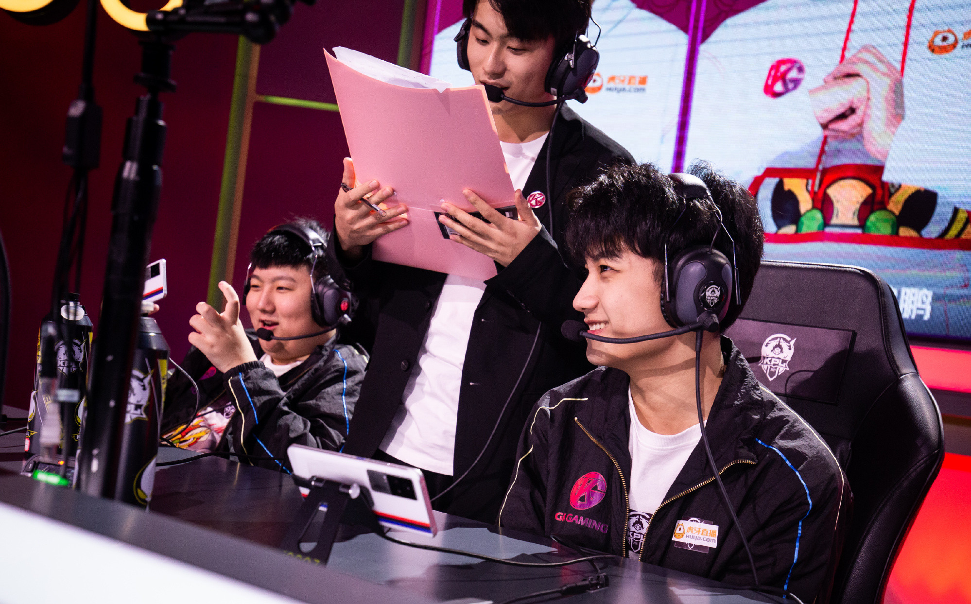 佛山gk战胜广州ttg寒夜直播间反应,gk晋级世冠四强寒夜