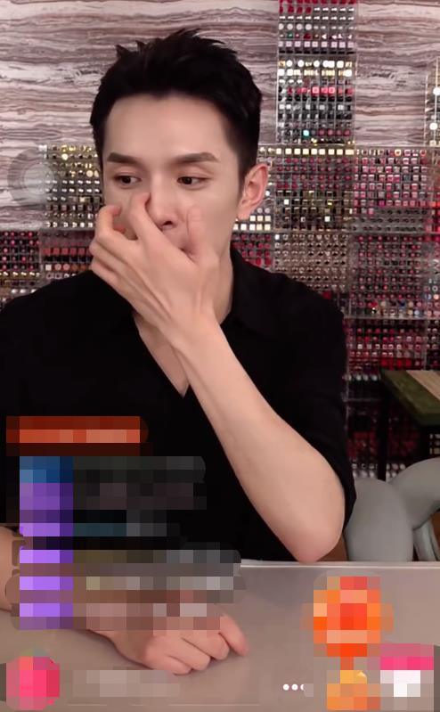 李佳琦停播一周做手术，躺病床上晒吊水照：不害怕是假的