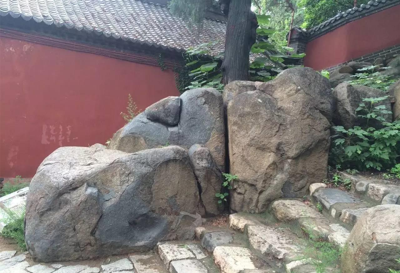 泰山红门宫的由来,泰山红门沿途典故