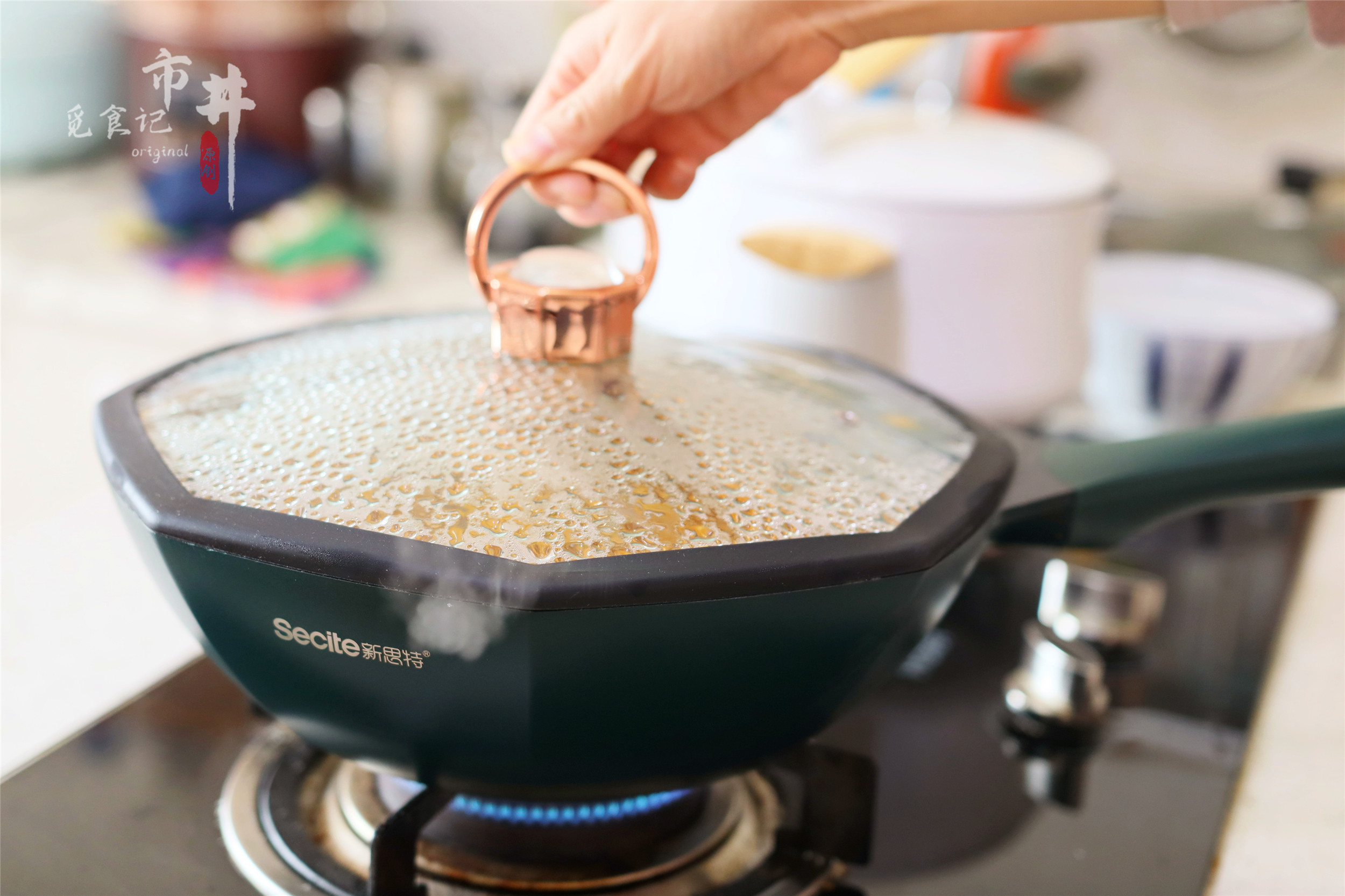 黄焖鸡怎么做汤比较浓鸡肉特别嫩,家常版黄焖鸡做酱和焖是关键