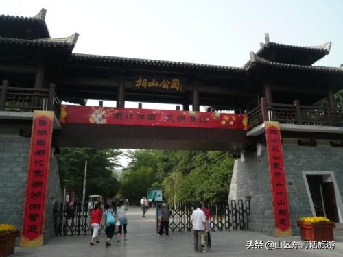 有云海奇松怪石等秀丽的风景,相山公园小仙洞风景