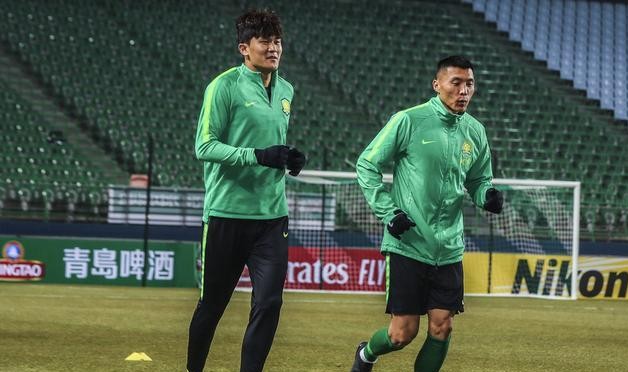 沪媒怒批国安韩国外援金玟哉：中国足球可以骂！但不能*辱侮**！