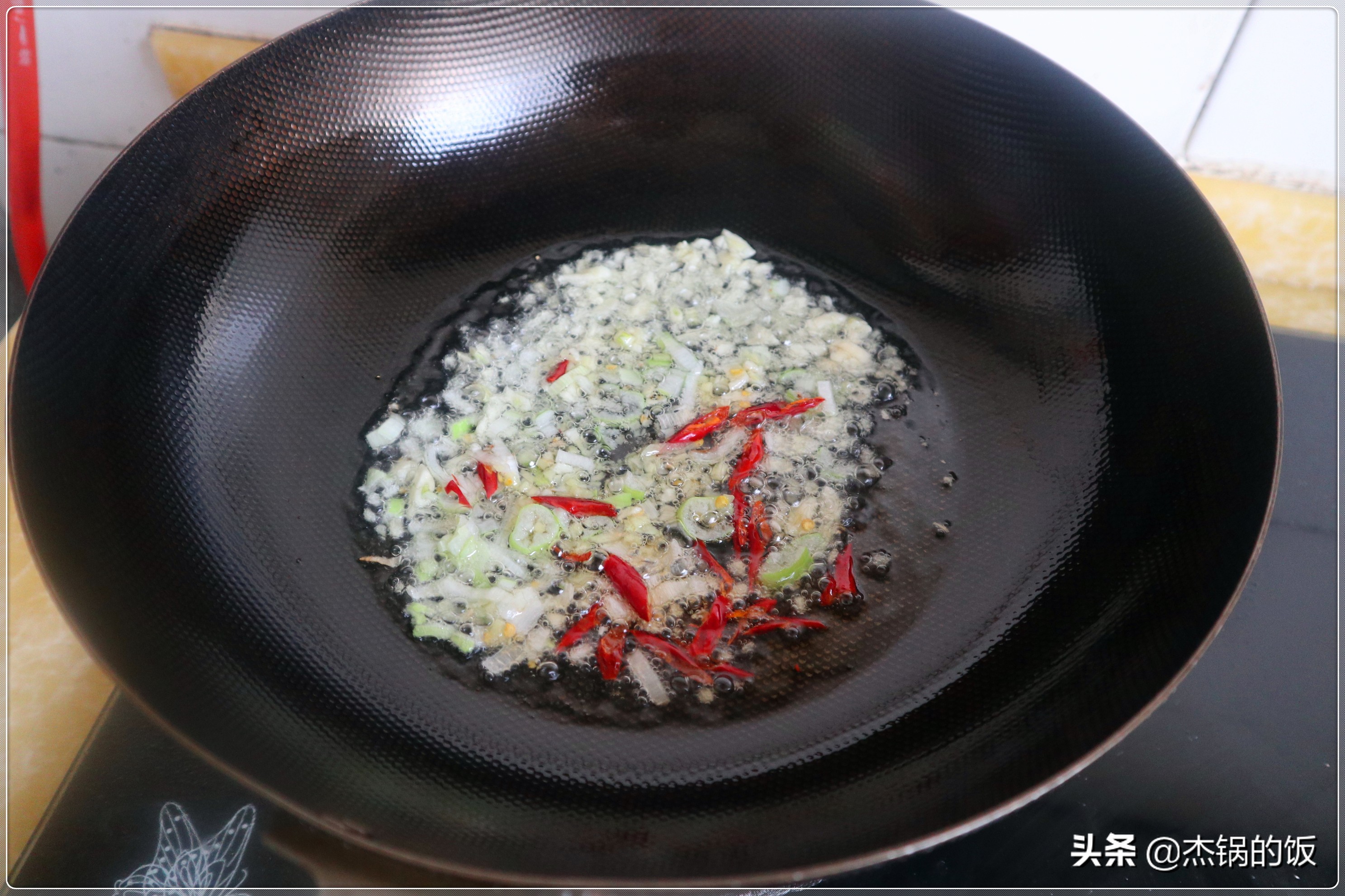 重庆韭菜炒河虾的正确做法,韭菜炒河虾这个组合你一定没见过