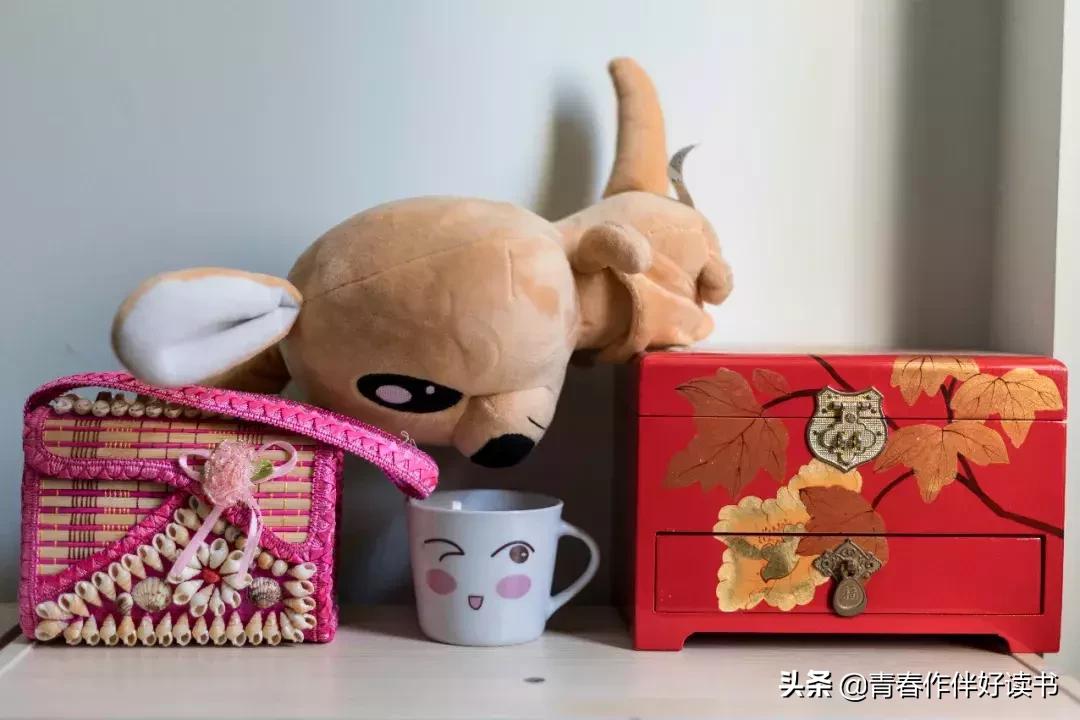 50定焦小痰盂镜头怎么调远近,50mm定焦镜头是小痰盂吗