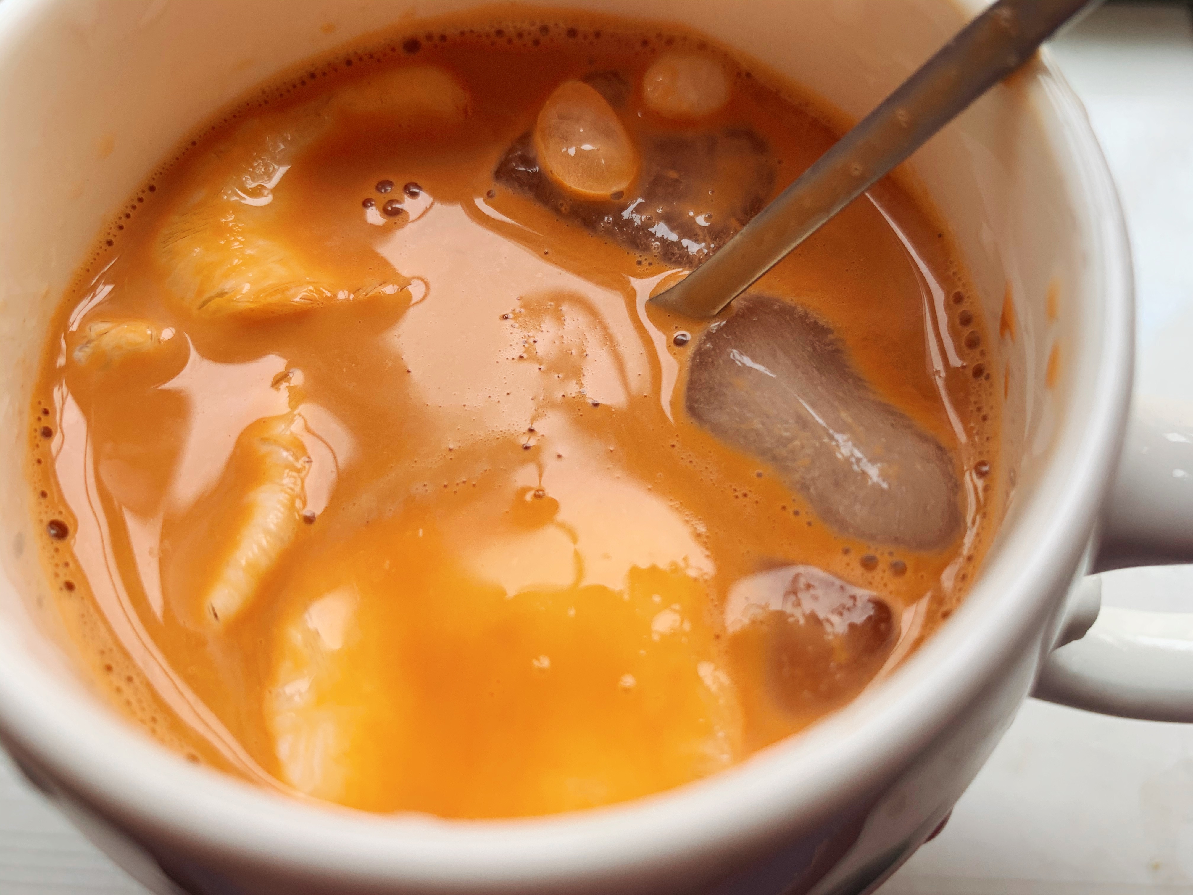 在锅里炒糖做奶茶,怎样自制奶茶不用放锅里