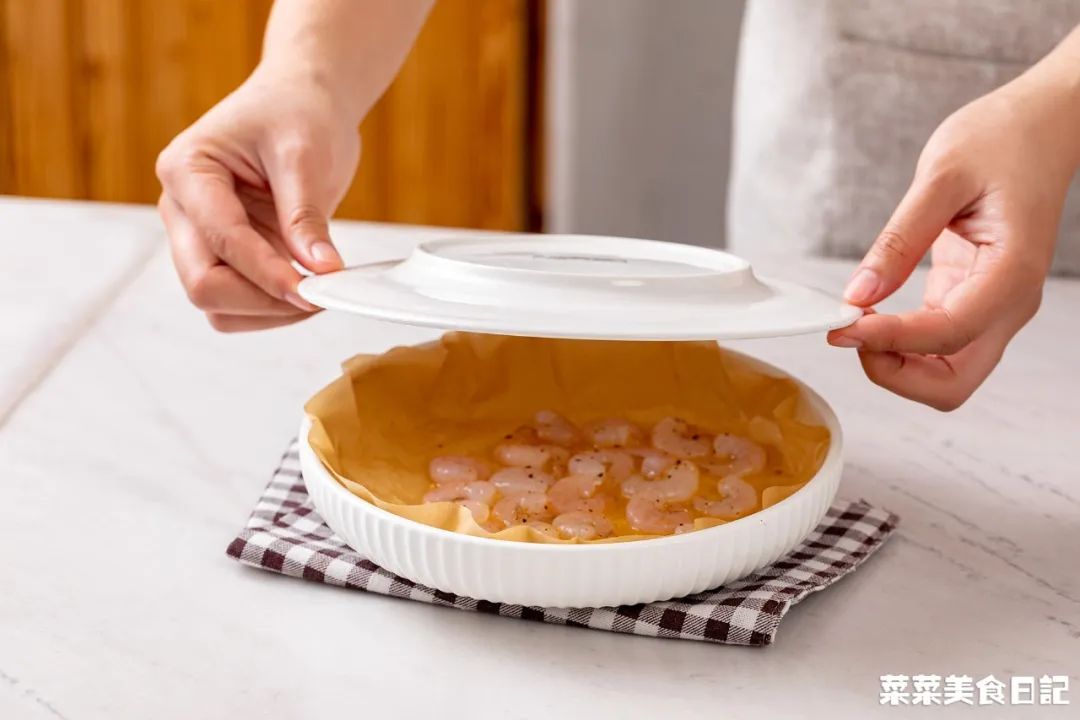 上班族午饭微波炉加热,微波炉解决一日三餐