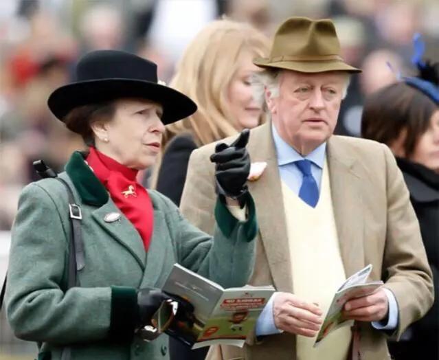 她是永远的“英伦玫瑰”，赢得了全英国的尊重，却输给情敌卡米拉