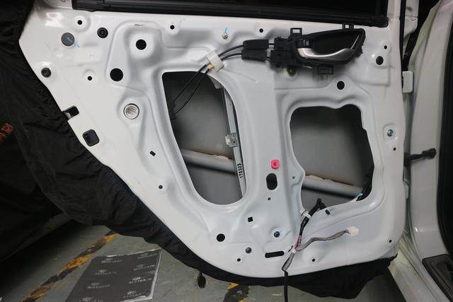 除了“起步无敌,180过弯”,本田思域的音响同样让豪车望尘莫及