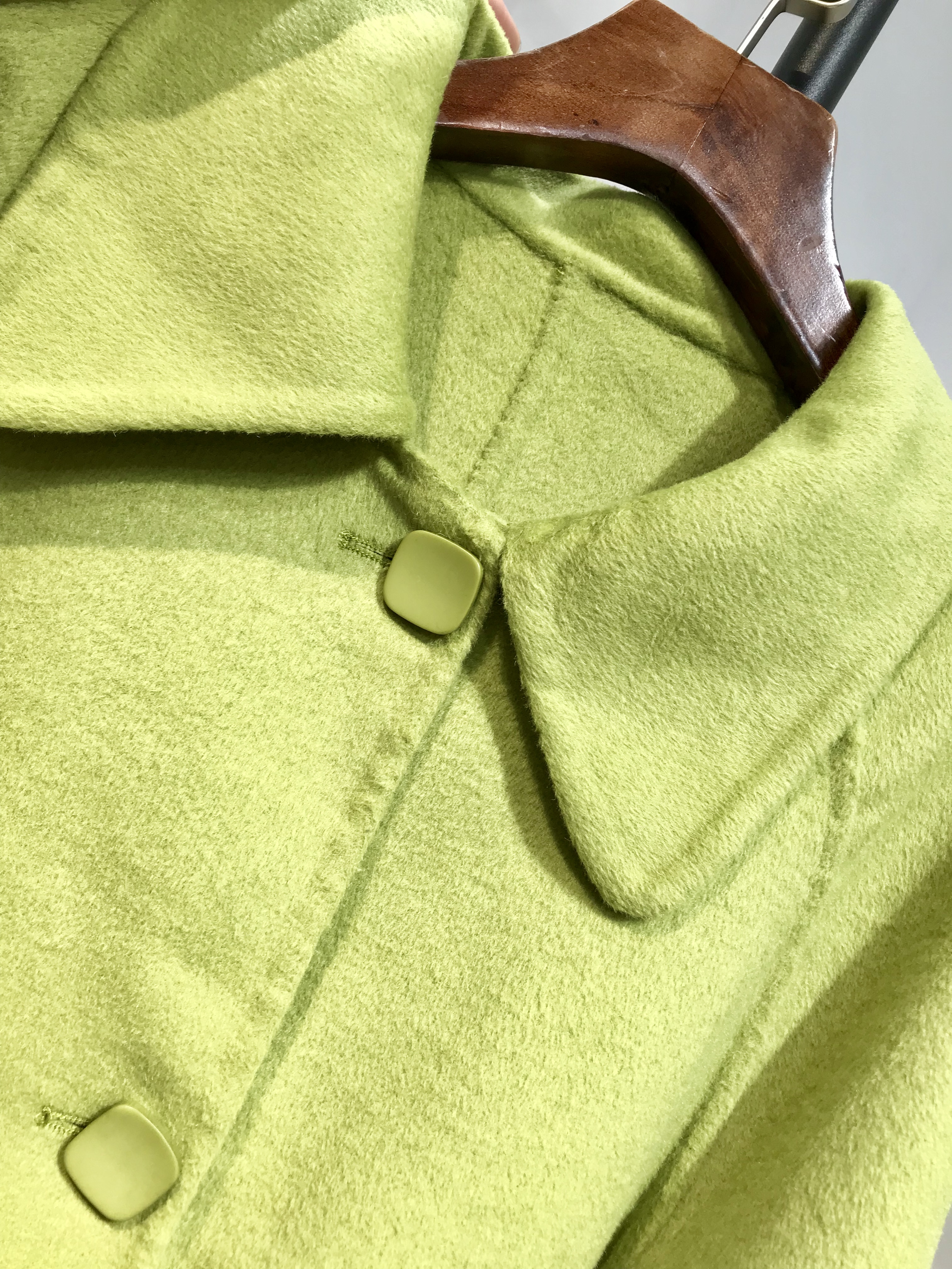 广州双面羊绒大衣清仓,广州正品双面羊绒大衣批发