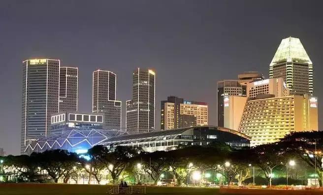 包玉刚和希腊船王,包玉刚和李嘉诚谁更有钱