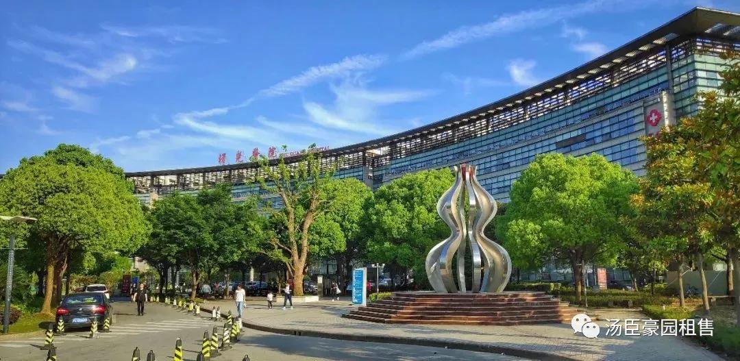 张江汤臣豪园四期新出精装修三房,业主自住保养不错,诚售1800W