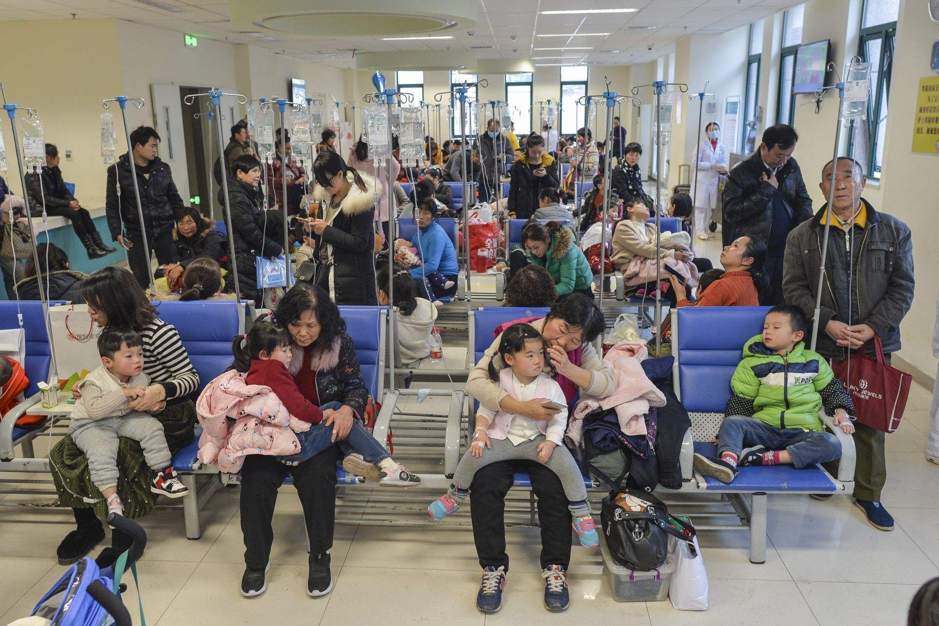 现在的药店是不是暴利行业,为什么那么多药店没生意还继续开