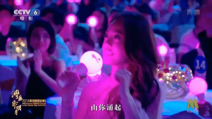 大湾区王菲出场谢霆锋表现,谢霆锋看王菲演唱会的视频