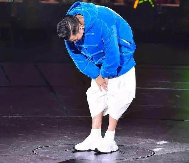 别讨论吴亦凡了，请所有男星按这位的标准“内卷”