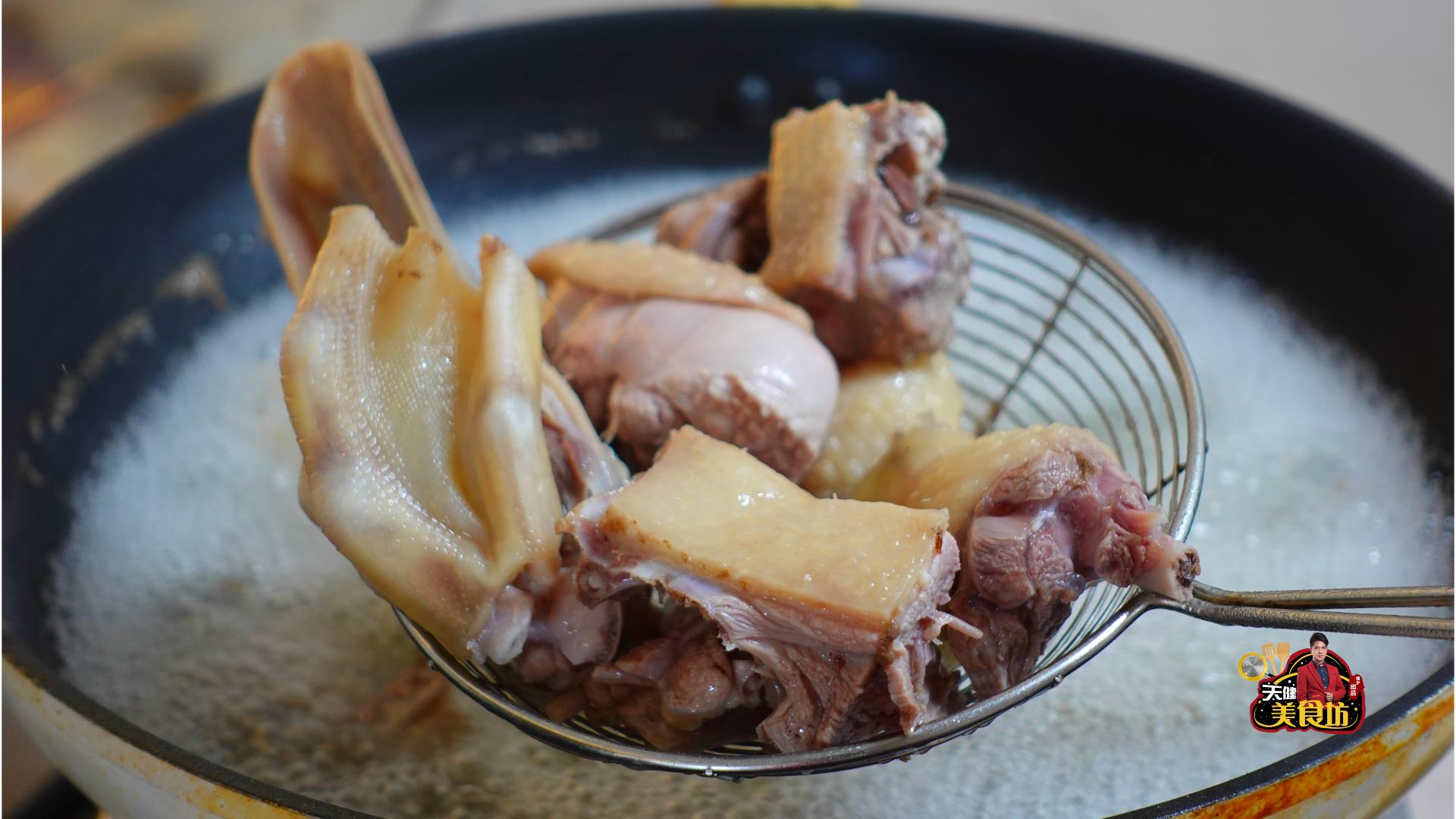 老鸭汤荸荠的家常做法,广式清炖老鸭汤的家常做法大全