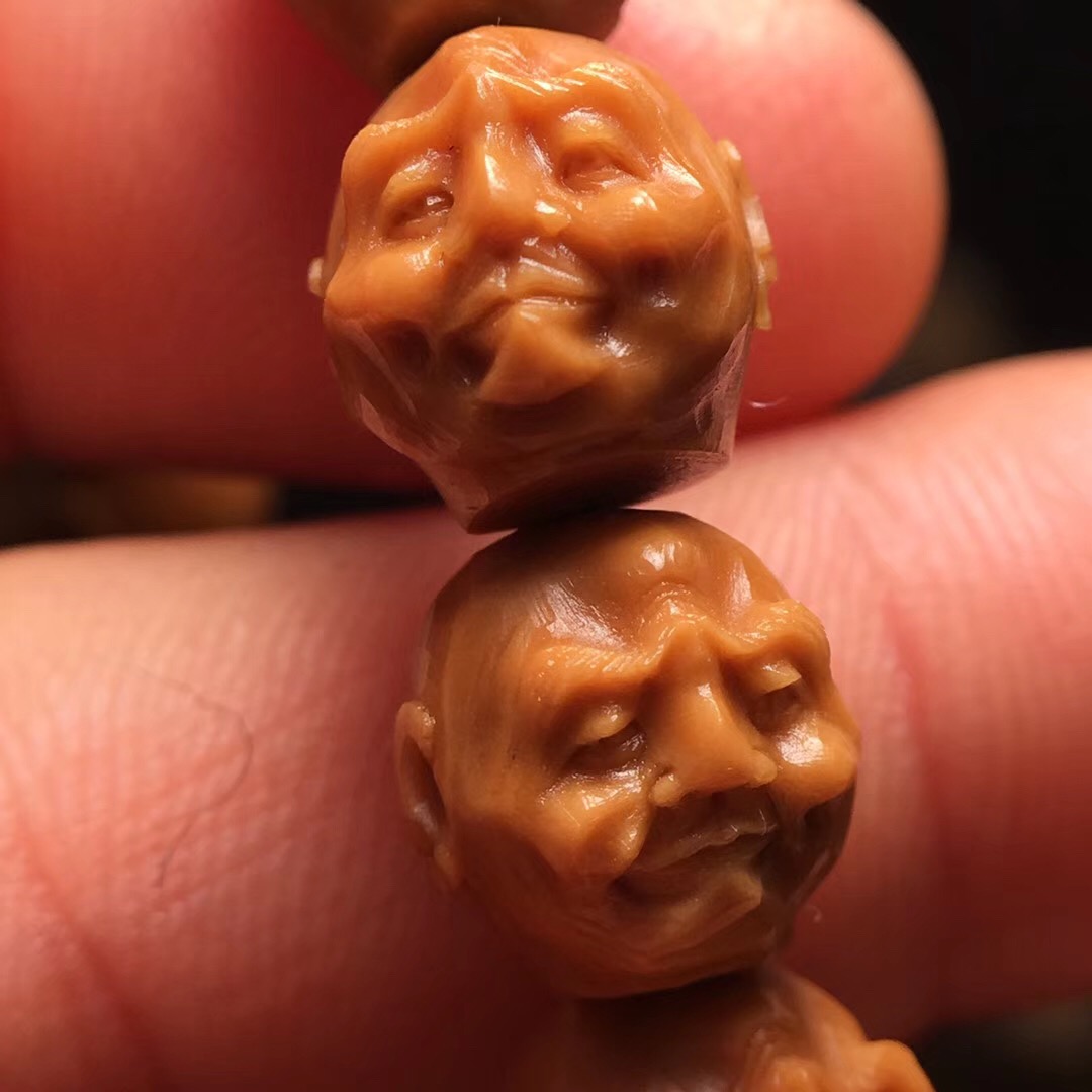 橄榄核雕手串上油盘还是干盘好看,玩文玩橄榄核雕要注意这三点