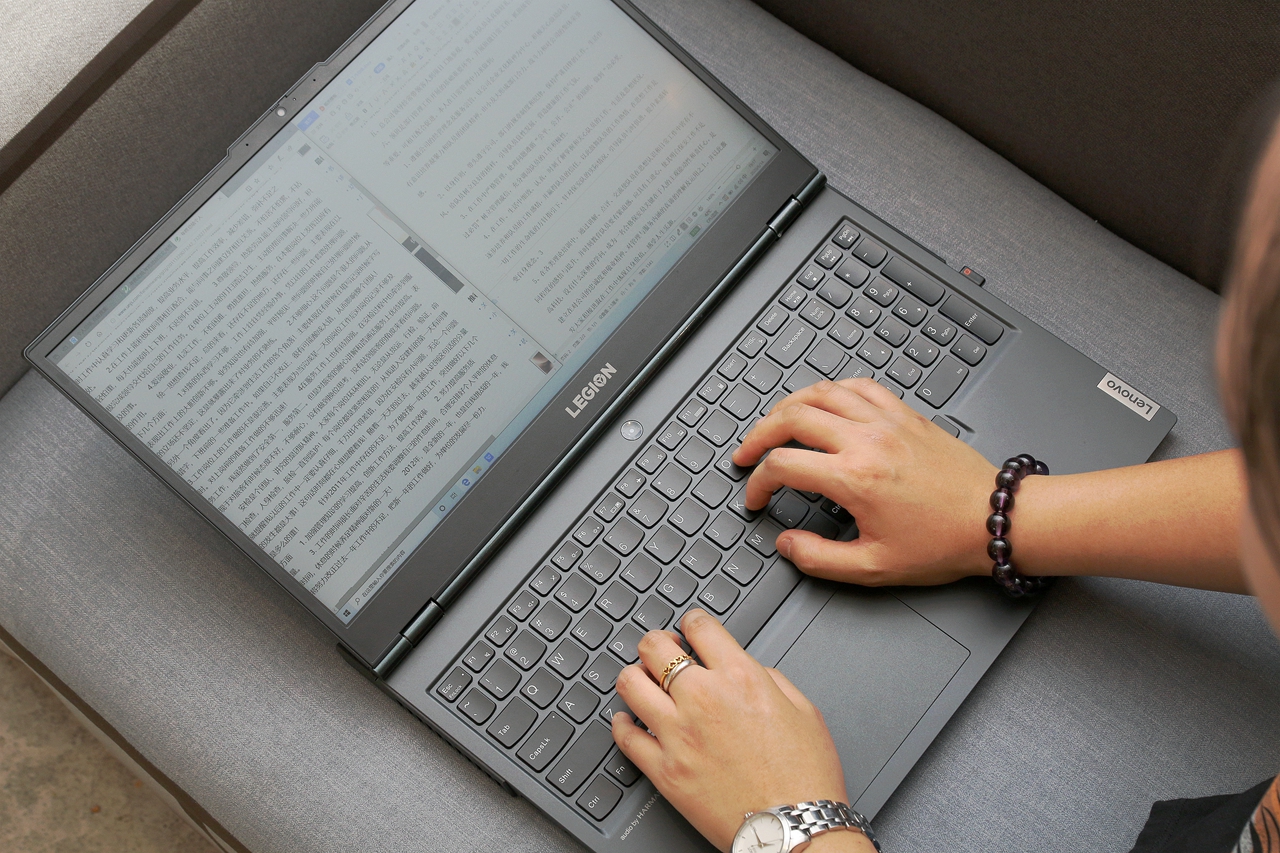 如何玩转笔记本拯救者r7000,2024款拯救者r7000电脑游戏评测