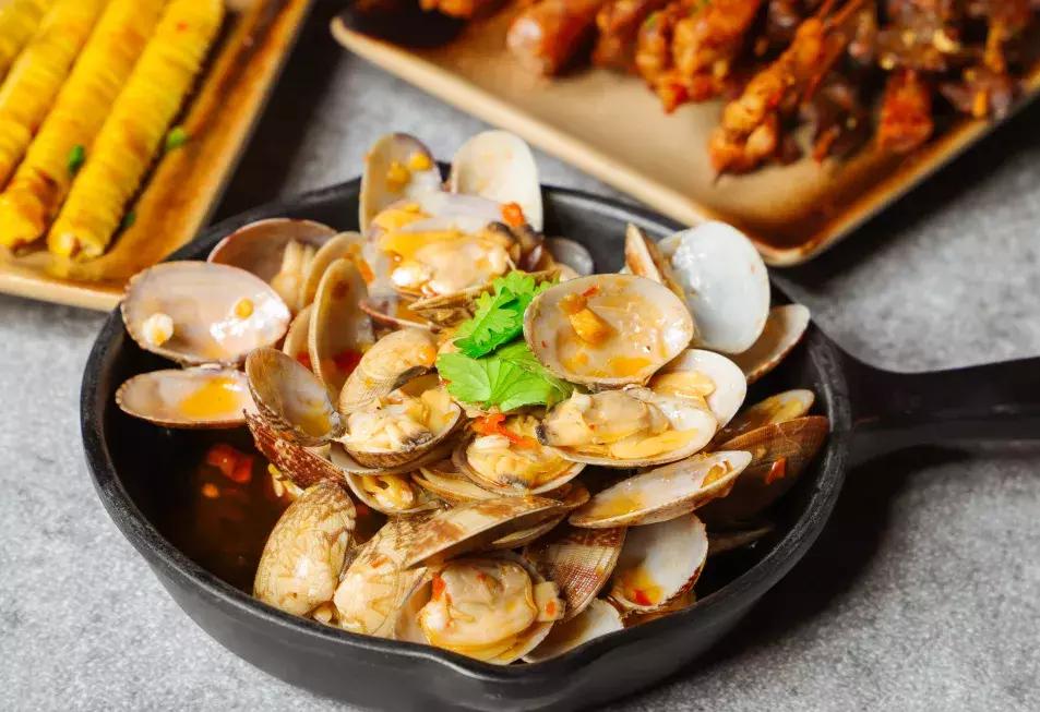 Wow~穿红衣就免单117！这家店到底什么来头！