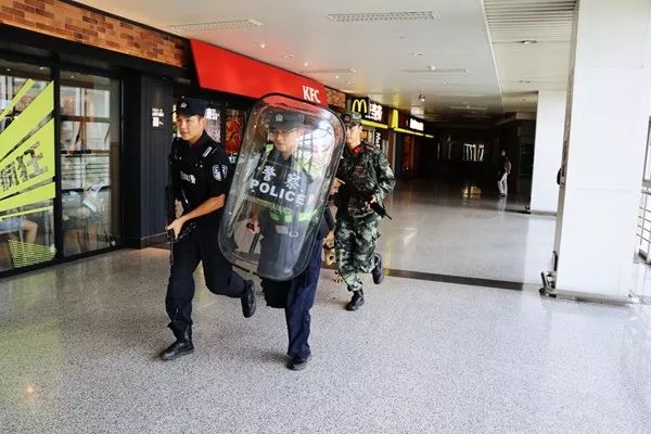 110先进评选｜走近警队中你最“熟悉”的陌生人