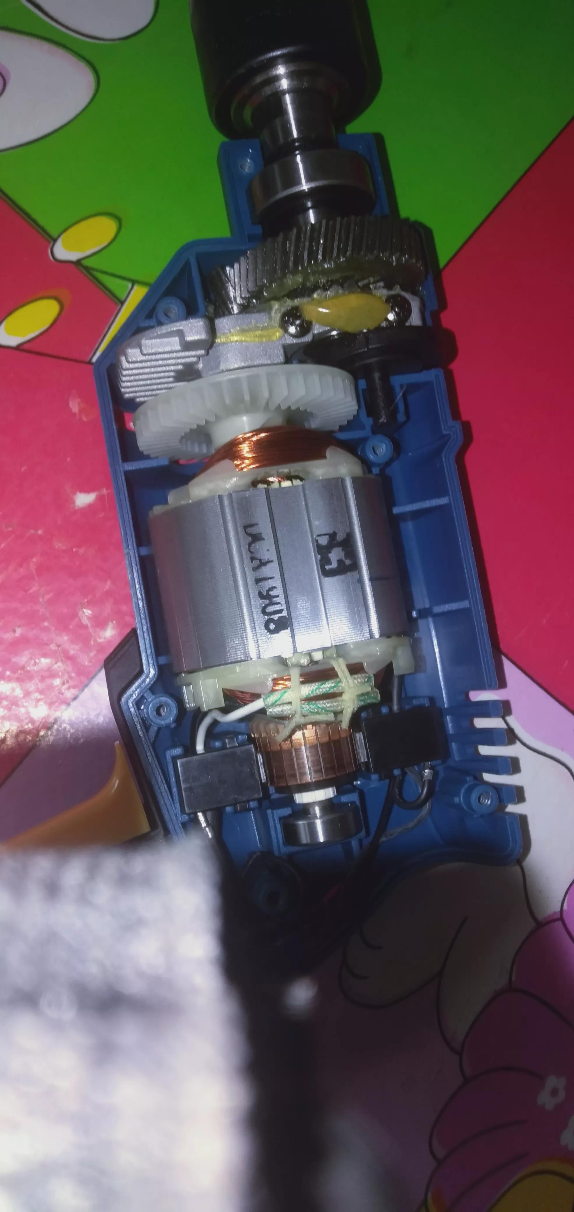 晶思达手电钻开关总成内部构造,插电款带冲击的手电钻