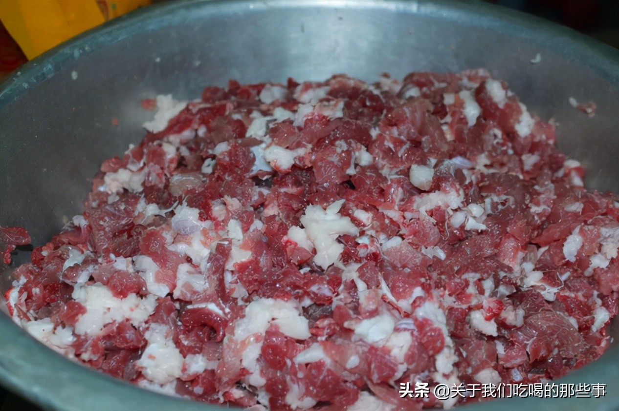 灌好的腊肠还用洗吗,灌腊肠的猪肉洗了有水分要吹干吗