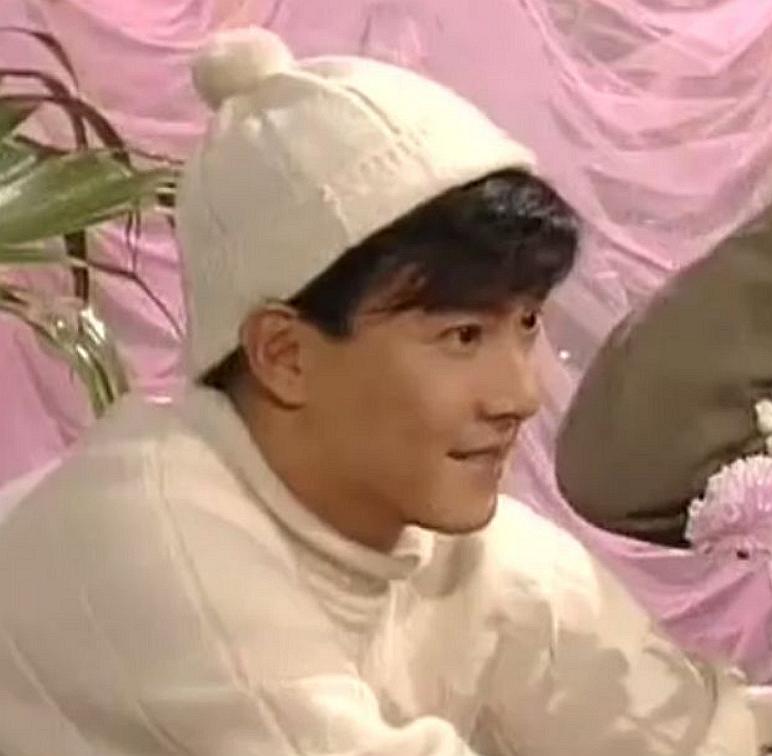 17岁加入tvb跑8年龙套,17岁打工养家