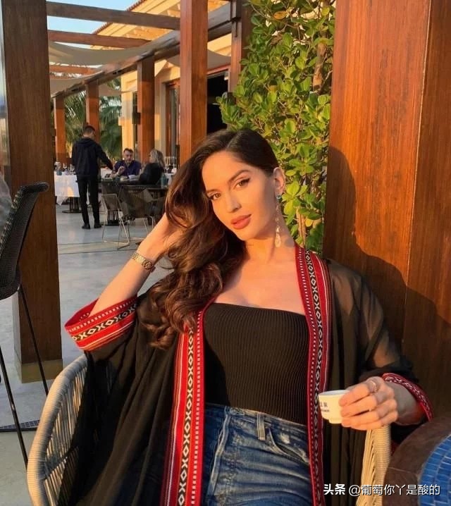 c罗和内马尔谁颜值最高,c罗和内马尔谁的女朋友最漂亮