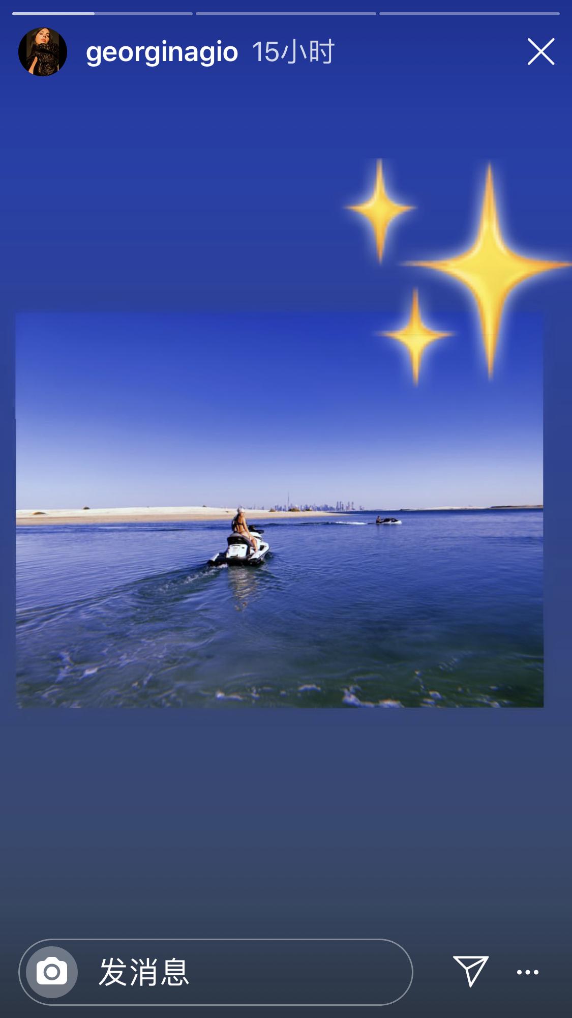 C罗迪拜包豪华游艇度假！与乔治娜骑摩托艇戏水，迷你罗开迷你摩托