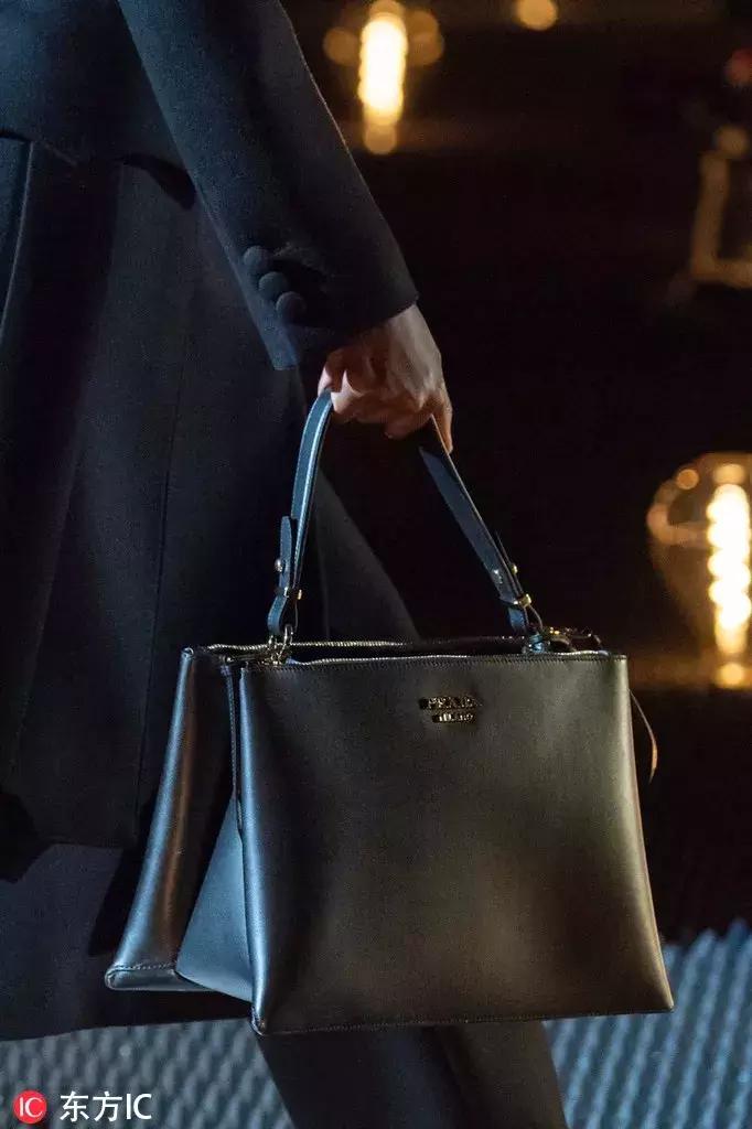 粉色打底适合什么颜色的外套,最适合女生的颜色