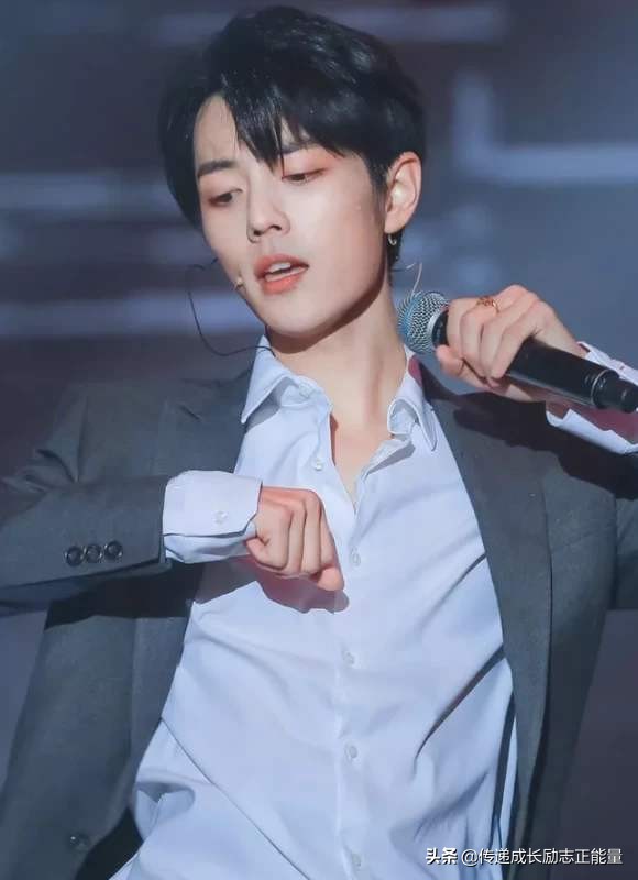 肖战身材帅气视频,肖战183.6cm身高图片