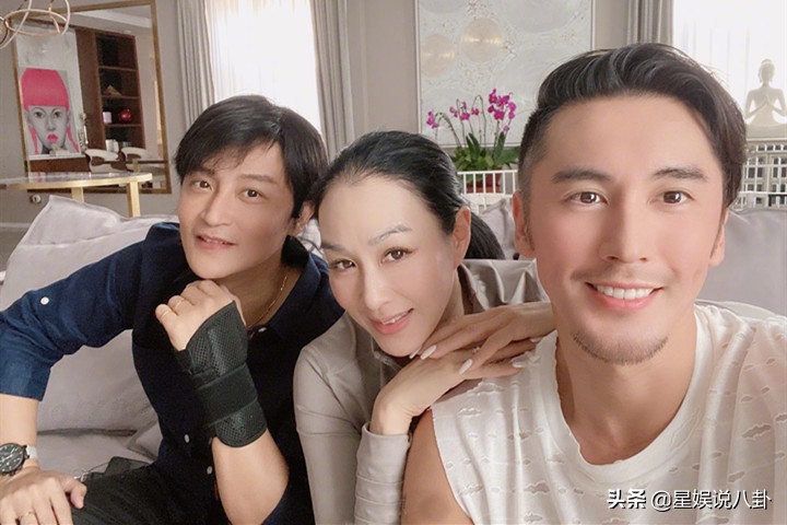 陈志朋穿凉鞋照,陈志朋穿靴子跳舞