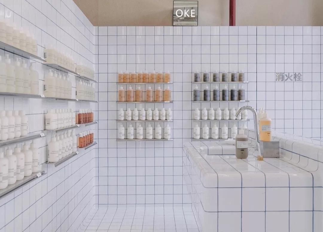 prada跟nike联名海报,pradanike合作款