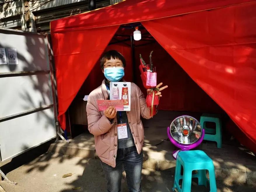 新时代的人民女警察是这样的！“别怕，您放心，有我们在呢！”