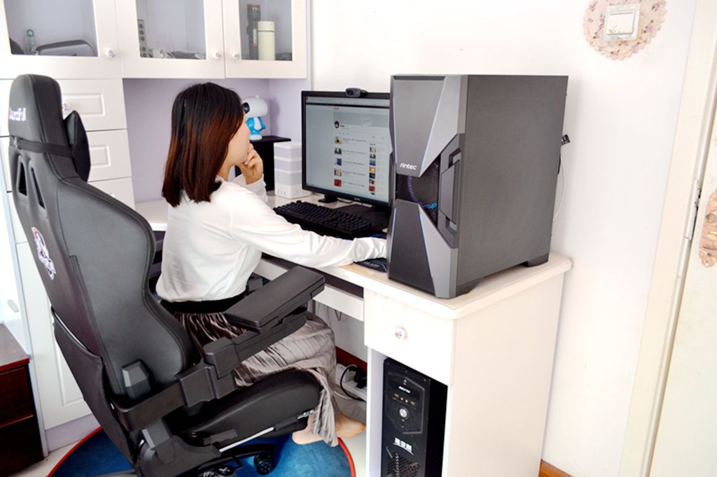 比傲风舒适的电竞椅,媲美电竞椅的椅子