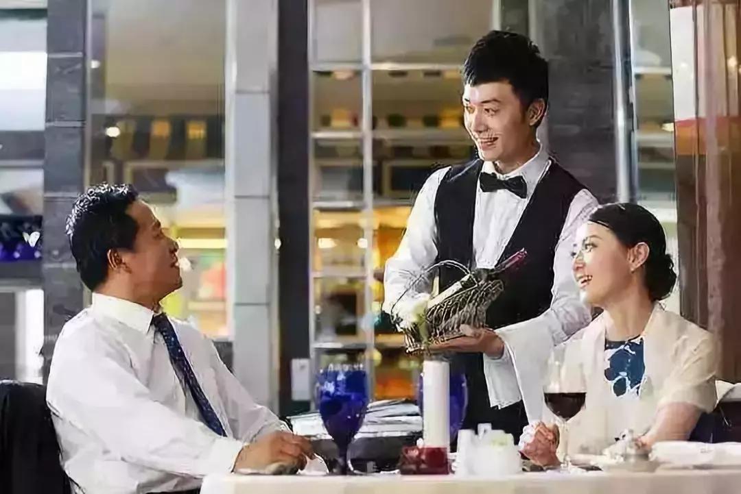 面对顾客的不满甚至投诉，店铺应该怎么处理？