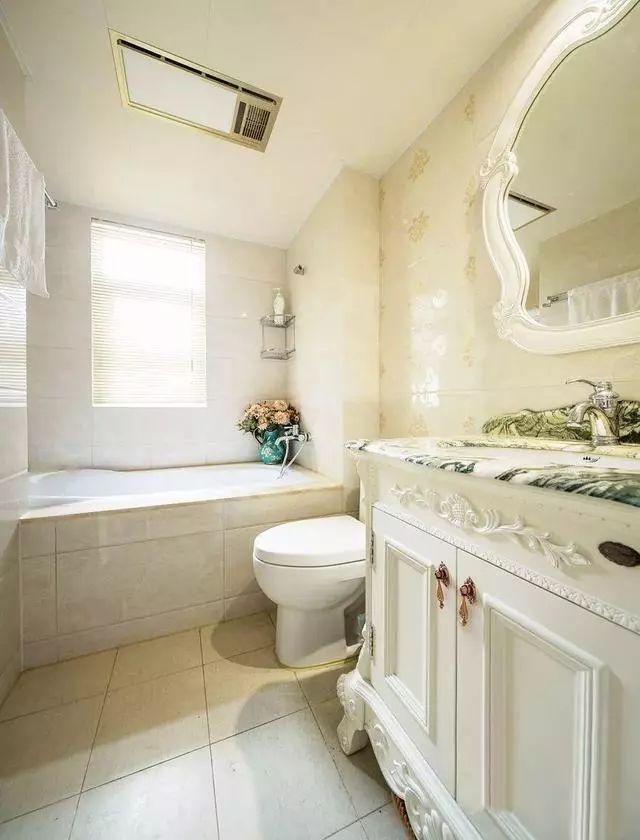 138平简欧风三居，现代式的优雅，进门后的时尚浪漫感