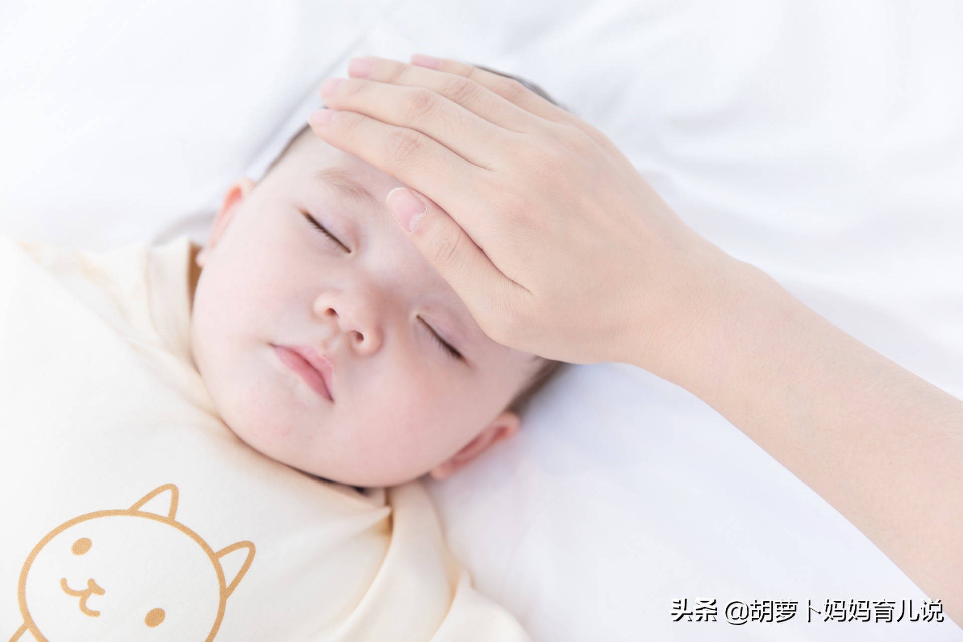 宝宝晚上睡觉不盖被子对腿好不好,冬天宝宝睡觉不盖被怎么办