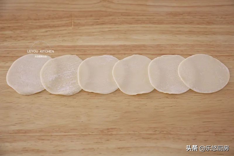 几个饺子皮一起擀,剩下的饺子皮怎么做鸡蛋灌饼