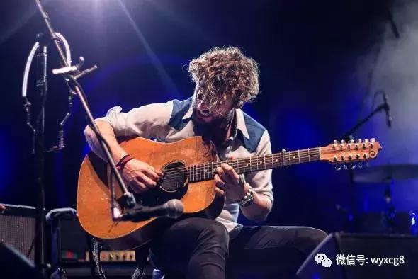 请问唱歌到底怎么唱才好听,怎样唱歌才能听得清楚