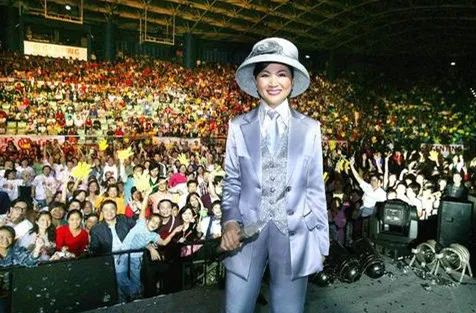 帽子歌后凤飞飞照片,台湾歌后凤飞飞简历