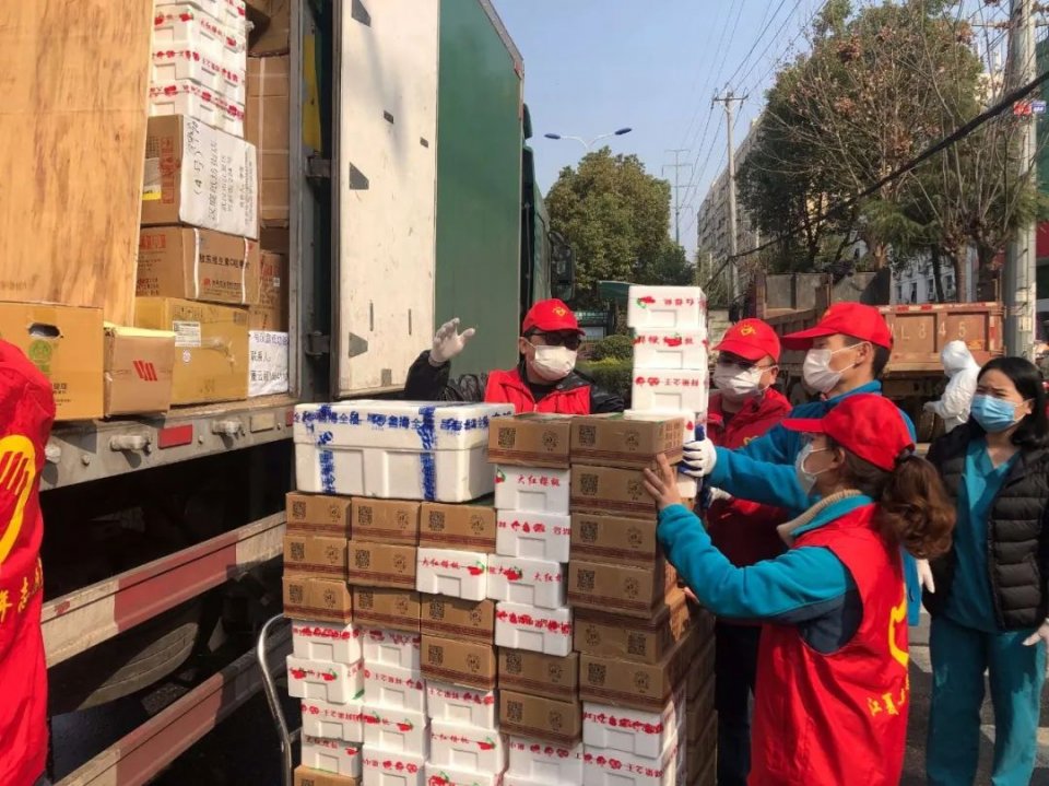 第八车，第100吨，第7500箱，顺利送达雷神山大连医疗队