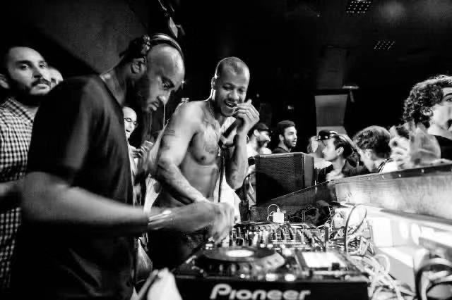 你正在见证，百十年来的潮流边界被打破的历史性时刻