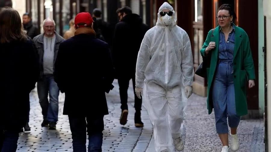 各国派飞机来中国拉物资,全球停摆的节奏