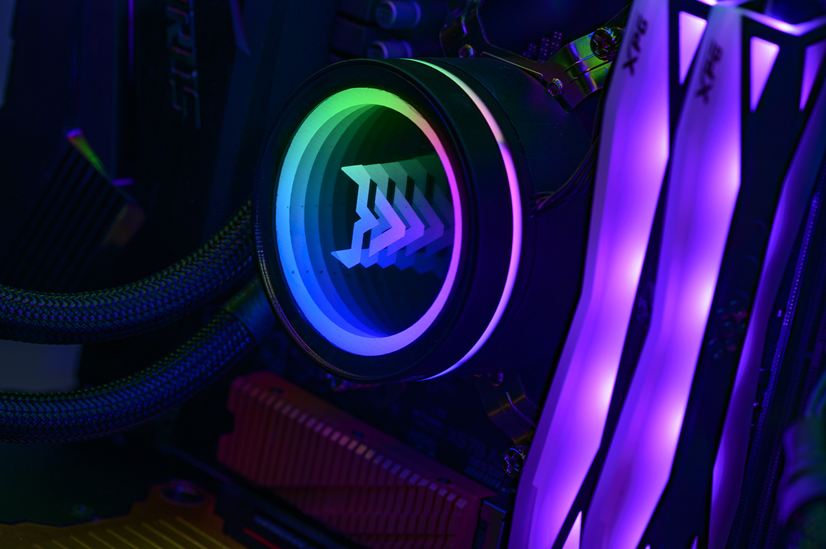 颜值与个性共舞，大水牛铁血战士异形机箱，越夜越有机